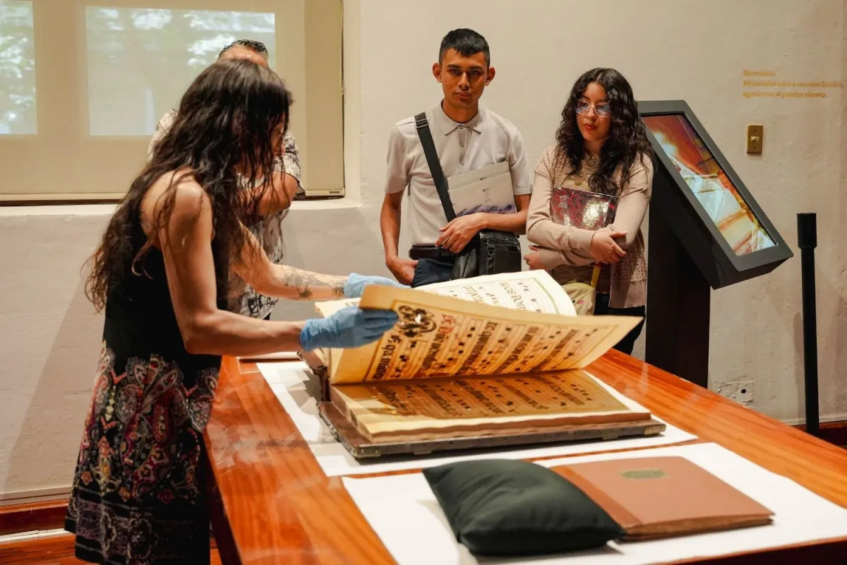 Visitas especiales | Biblioteca